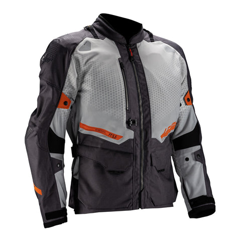 The ADV FlowTour 5.5 is a ventilated jacket designed for comfort and protection. With the added versatility of a waterproof outer layer, it is ideal for riders who require adaptability and protection in varying weather conditions.